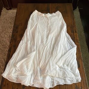 GAP White Twirl Maxi Skirt - Medium